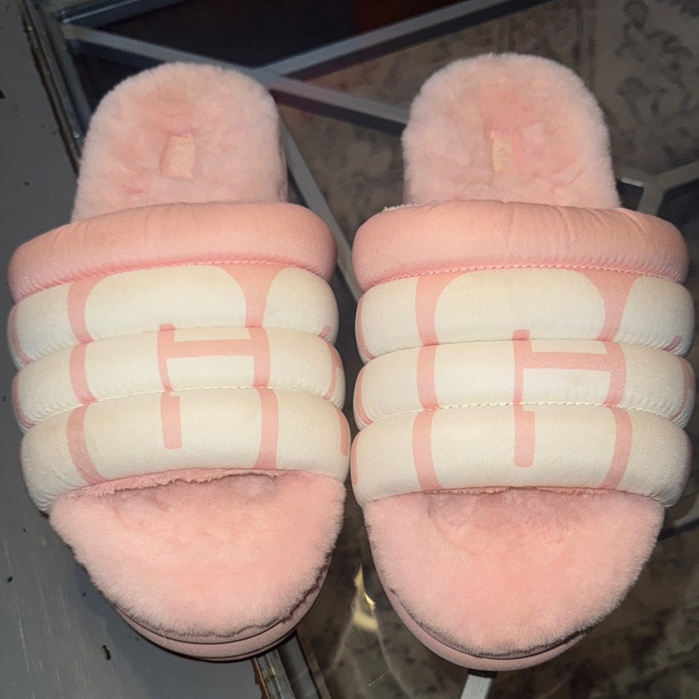 UGG Women's  Maxi Slide Logo Sandal, Pink Scallop, Size 8 -Worn Once Worn Inside